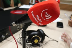 Micròfon de Ràdio Sabadell a l'estudi