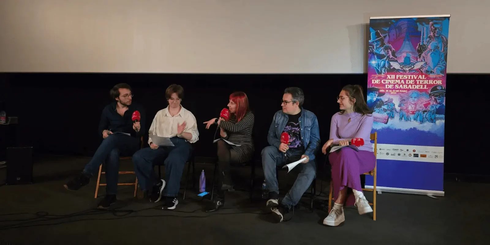 L'equip del Quimèric fent la tertúlia sobre cinema de terror a la cloenda del Festival de Cinema de Terror de Sabadell.